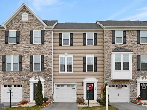 114 Chamomile Ct, Lake Frederick, VA 22630