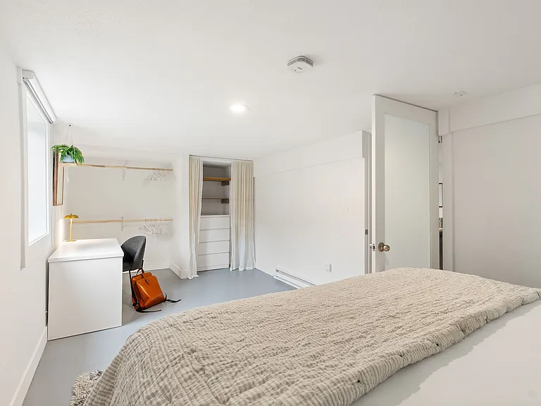 828 NE Sumner St #B — Photo 6