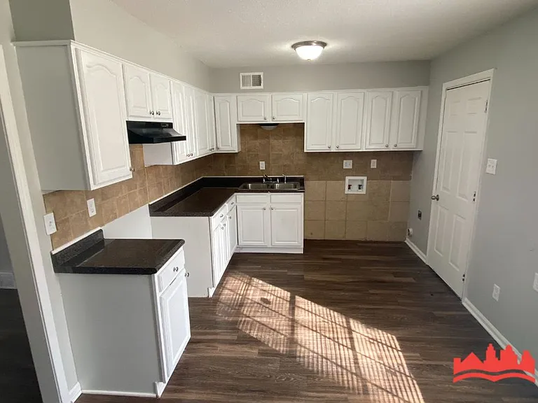 1271 Chickamauga Ave — Photo 4