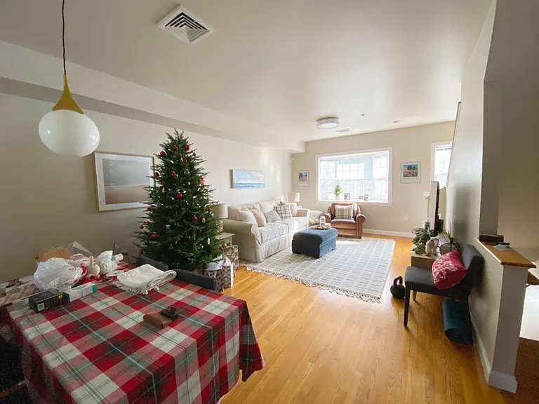 523 Hancock St #5 — Photo 4