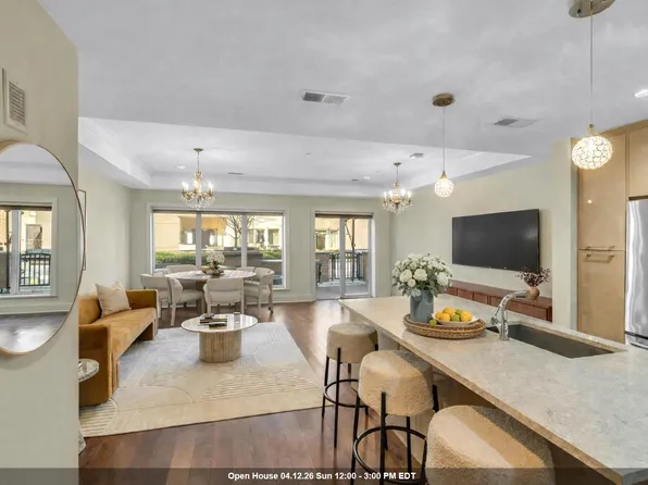 150 Henley Pl APT 205, Weehawken, NJ 07086