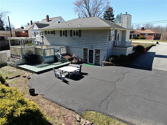 5th image of 801 Maple Dr