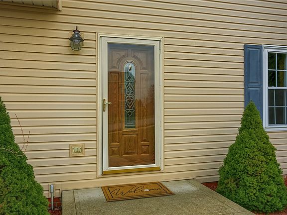 5th image of 109 Woodbine Dr