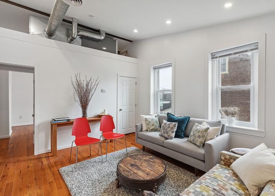 1st image of 221 E Hortter St #2
