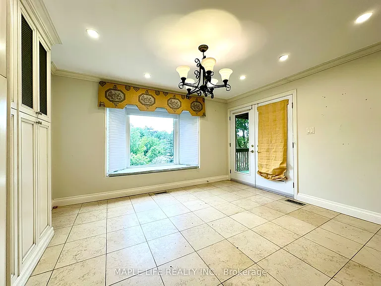 52 Prince Edward Blvd — Photo 10