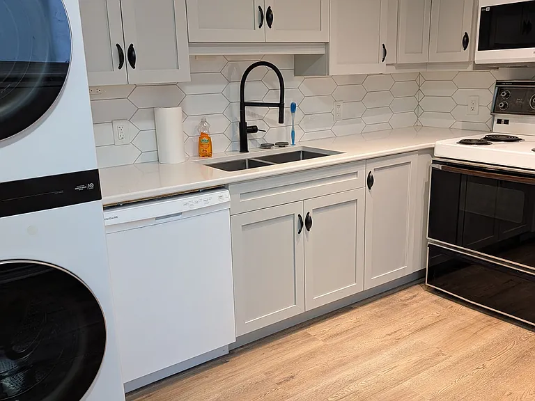 387 Saint Denis St — Photo 3