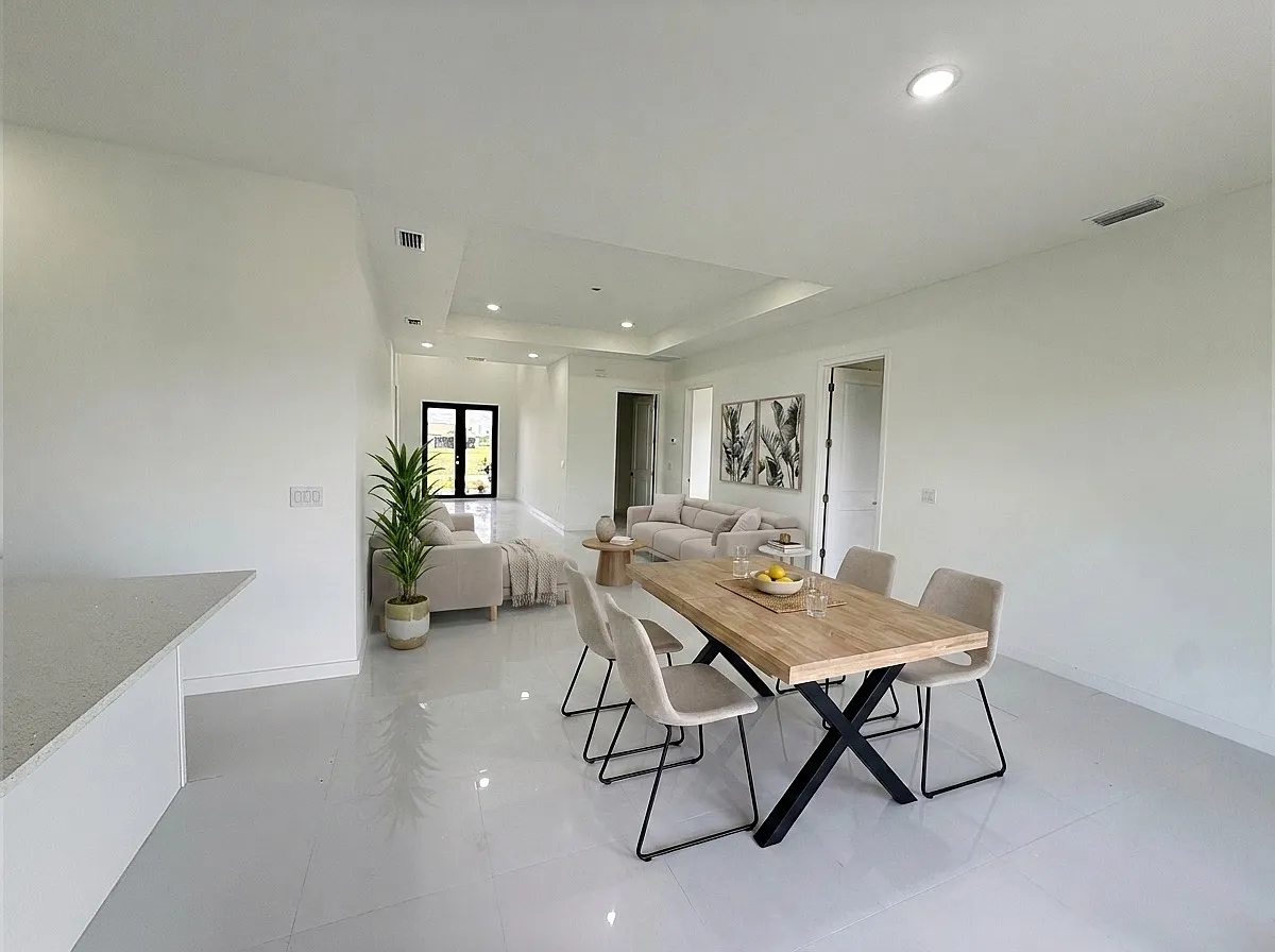 4 bed, 1904 sqft, $2,200 — Photo 1