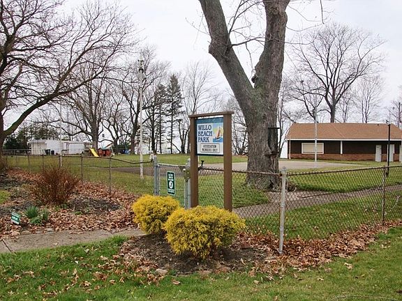 3rd image of 29817 Cresthaven Dr