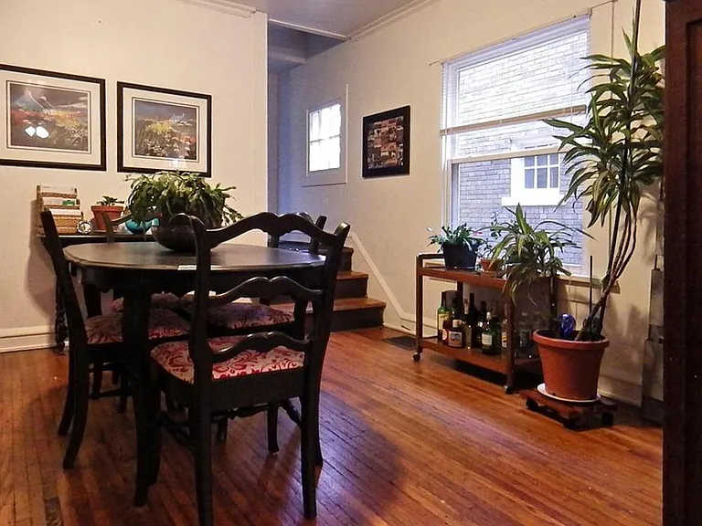 2320 Summit St — Photo 6