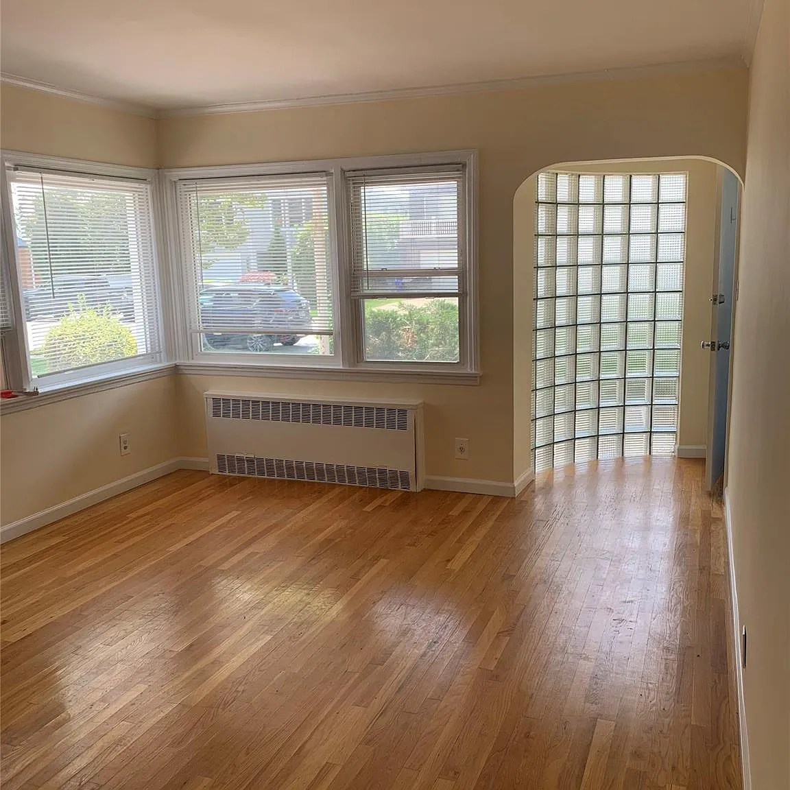 2 bed, 1.0 bath, 1970 sqft, $3,100 — Photo 3