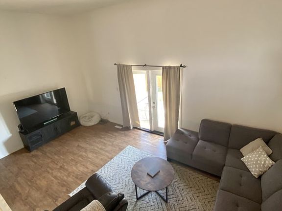 4th image of 400 Silin Forest Rd #157