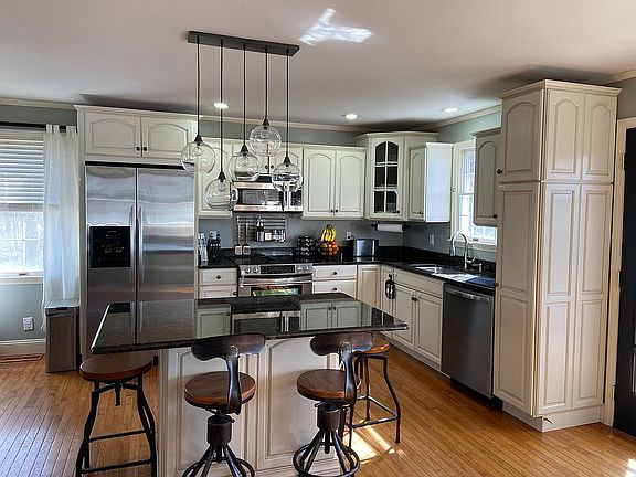 5th image of 1106 Ashwood Dr