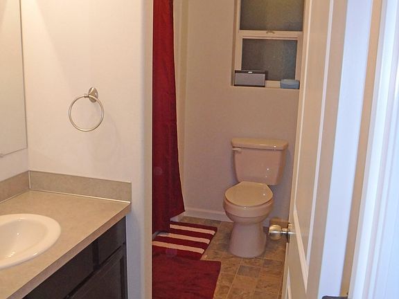 Main floor full bathroom