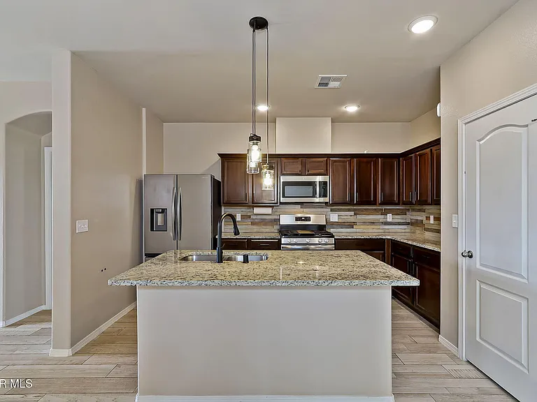 3921 Desert Dunes Dr — Photo 15