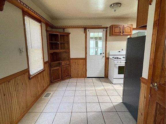 3rd image of 12405 Worthington Ave