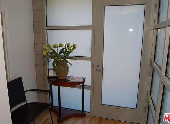 2nd image of 530 N Larchmont Blvd APT 1