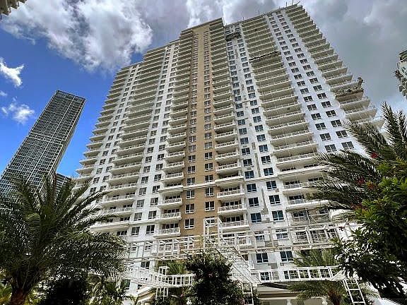 3rd image of 801 Brickell Key Blvd APT 1006