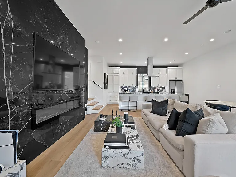 2139 Mail Ave #102 — Photo 8