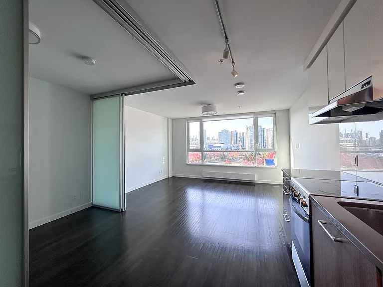 183 Georgia St E — Photo 50