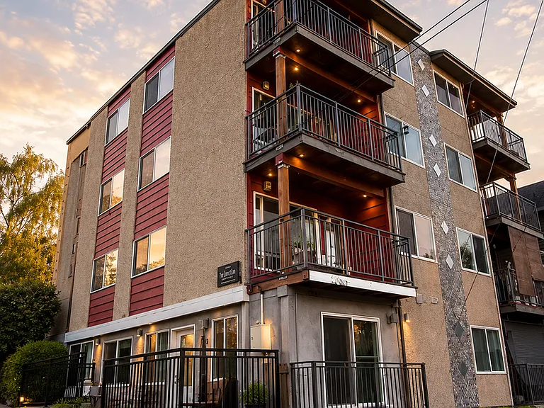 Barrett Square Apartments: Your Ideal Urban Home — Photo 23