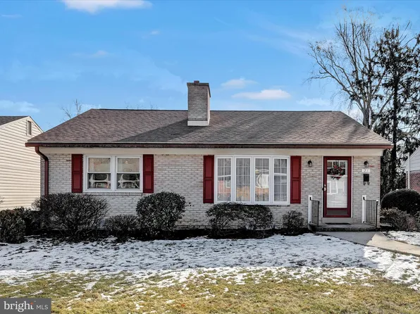 21 Circle Dr, Camp Hill, PA 17011