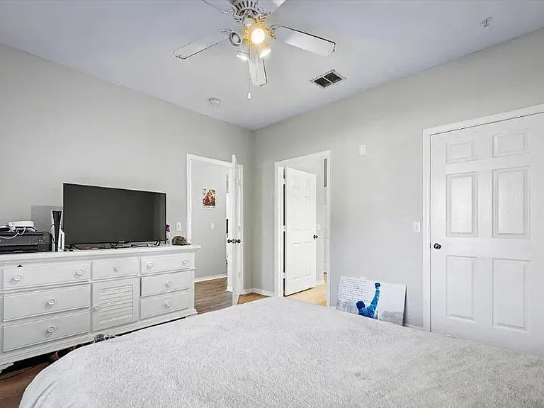 59 Hampton Pl #20D — Photo 3