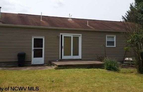 3rd image of 105 Circle Dr