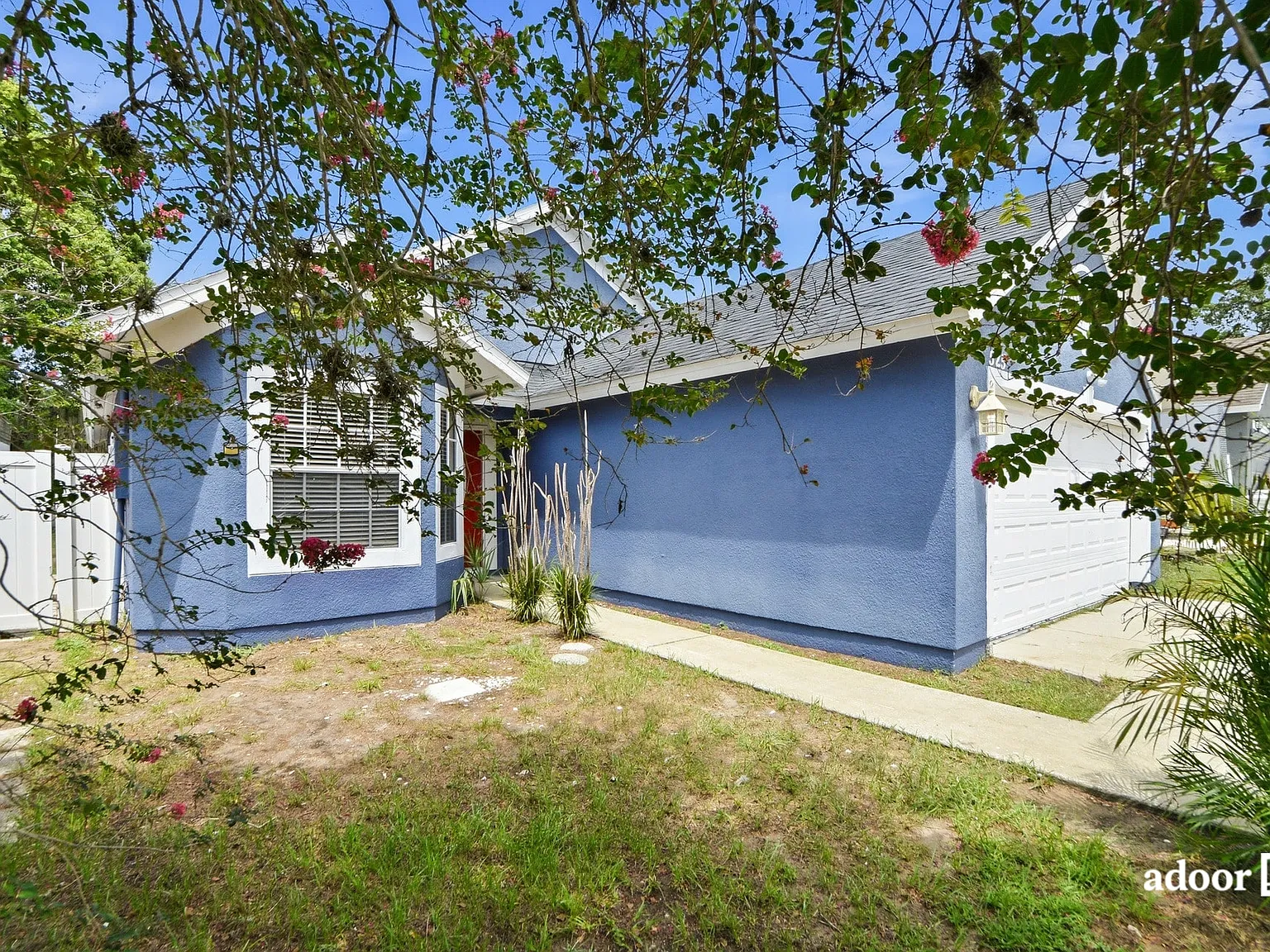 3 bed, 2.0 bath, 1340 sqft, $2,120 — Photo 2