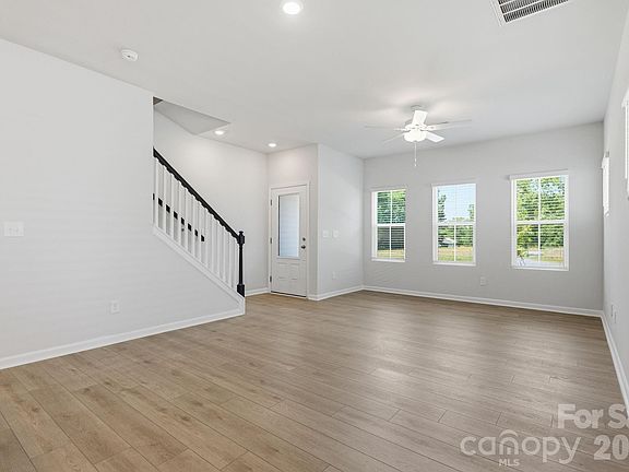 5th image of 4636 Lakeview Rd