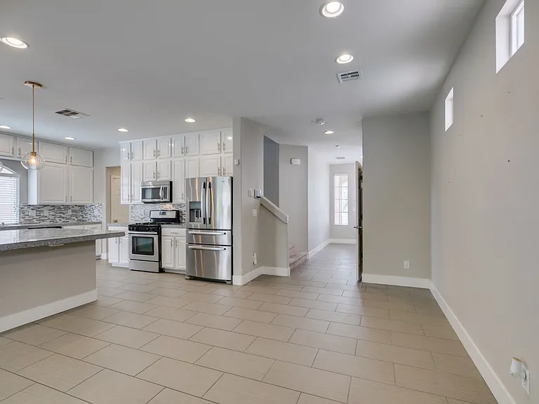 4586 W Camero Ave — Photo 7