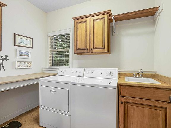 5th image of 26099 Valley Dr #E