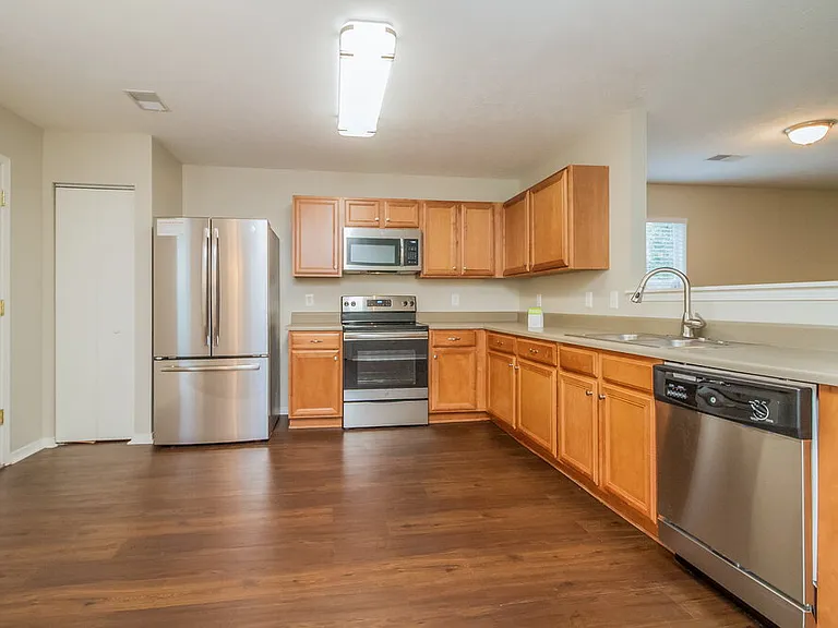 2776 Sutherland Dr — Photo 7