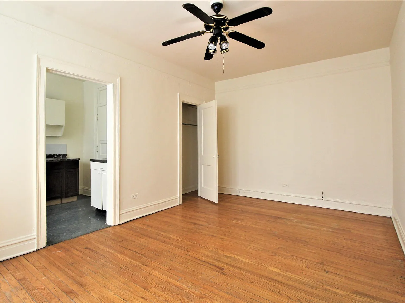 Studio, 425 sqft, $1,200 — Photo 3