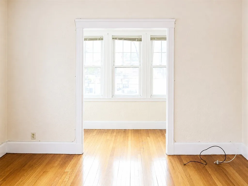 2 bed, 1.0 bath, 1200 sqft, $2,550 — Photo 2