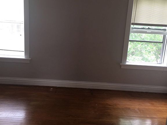 3rd image of 4942 Lansdowne Ave