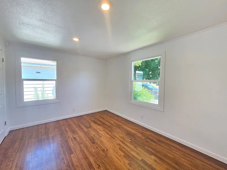 5621 N Hemlock St — Photo 11
