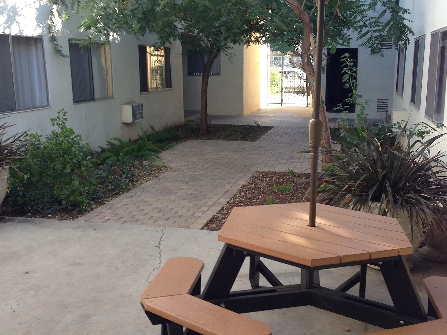 2 bed, 700 sqft, $1,799 — Photo 3