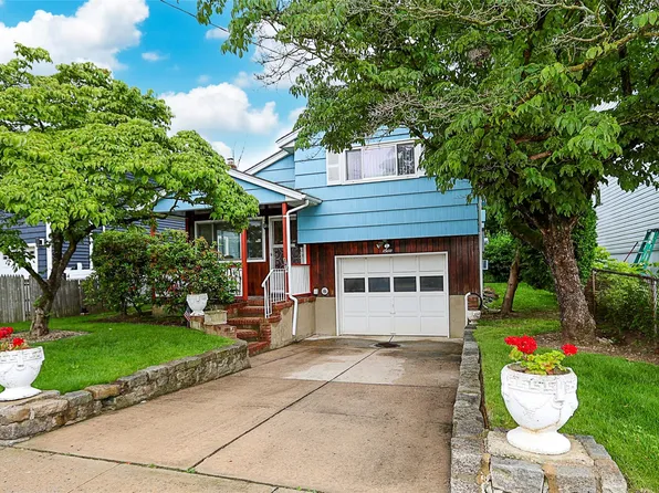 6 Pequot Avenue, Port Washington, NY 11050