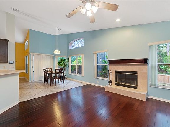 5th image of 812 Oak Chase Dr