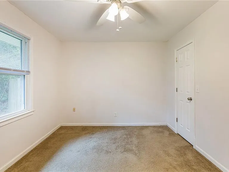 834 Wilson Cir SW — Photo 17