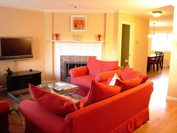 Living room w/ fireplace