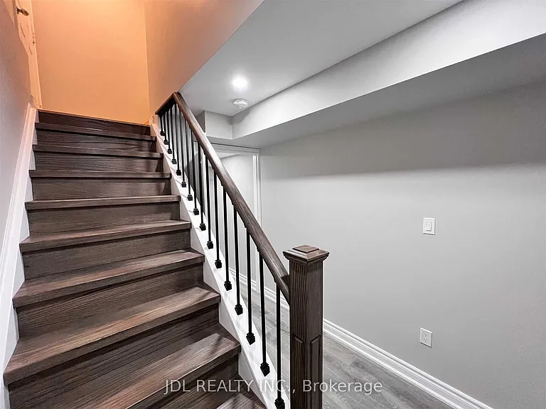 43 Portage Ave #BASEMENT — Photo 8
