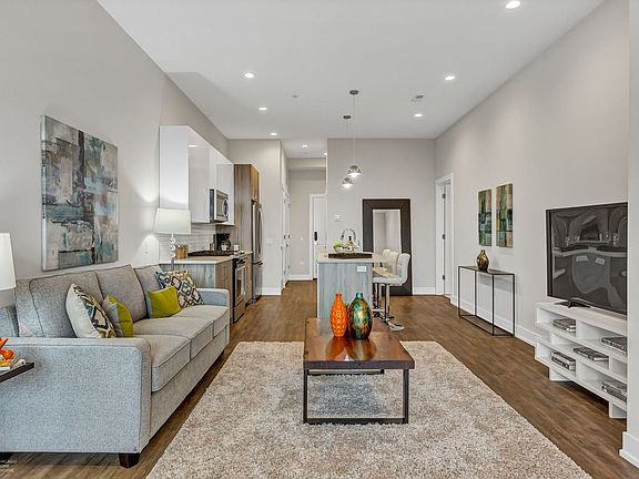 4th image of 1023 N Ashland Ave APT 204