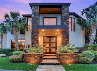 1925 Ray Shell Ct, Seabrook, TX 77586