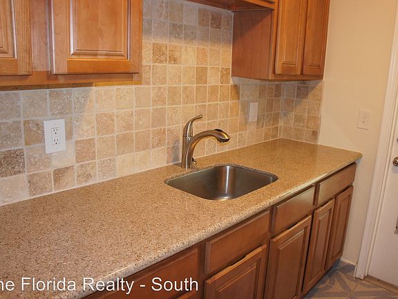 3rd image of 2025 Madison St APT 2