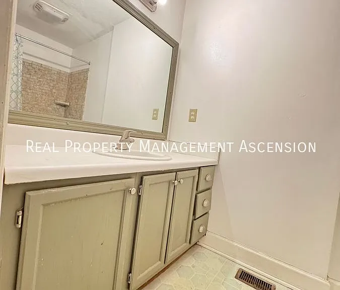 909 N Moore Rd — Photo 12
