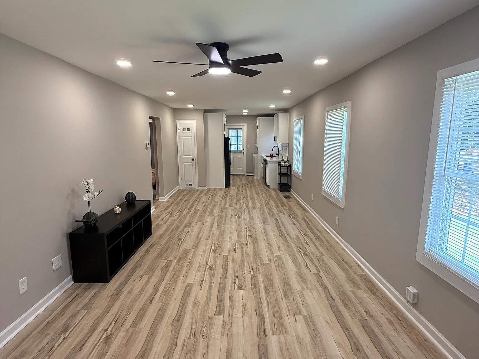 3 bed, 1110 sqft, $2,100 — Photo 3