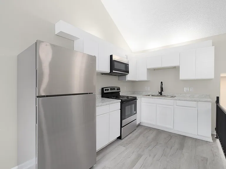 3814 Memorial Blvd #17 — Photo 8