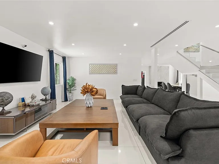 4630 Cedros Ave — Photo 12