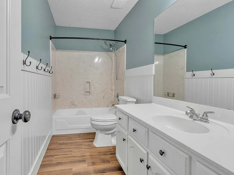 3933 Oak Forest Dr — Photo 24